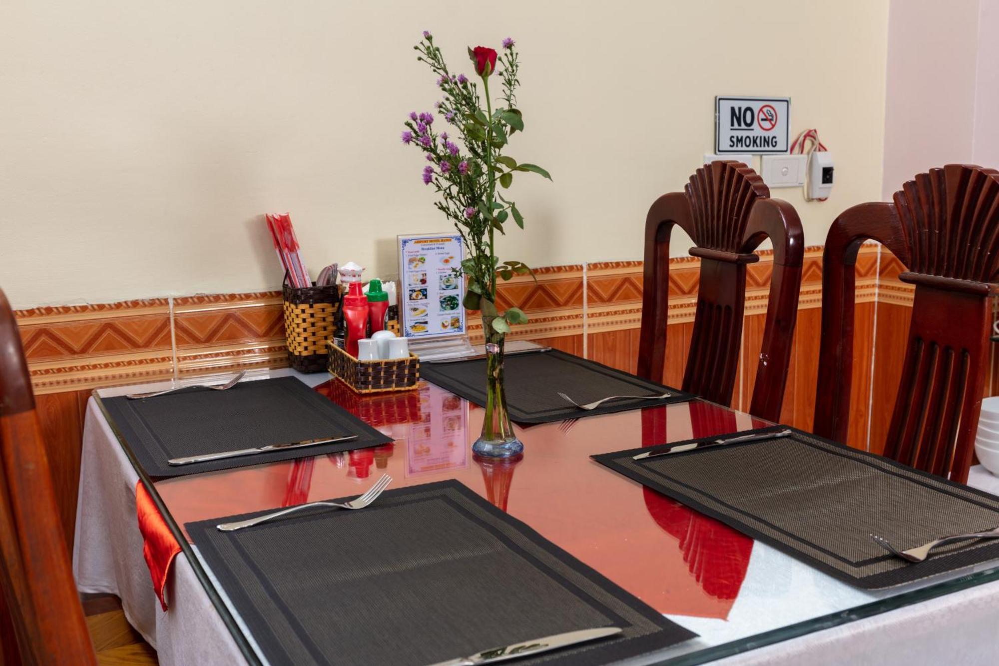 Viet Village Airport Hotel & Restaurants Hanoï Extérieur photo